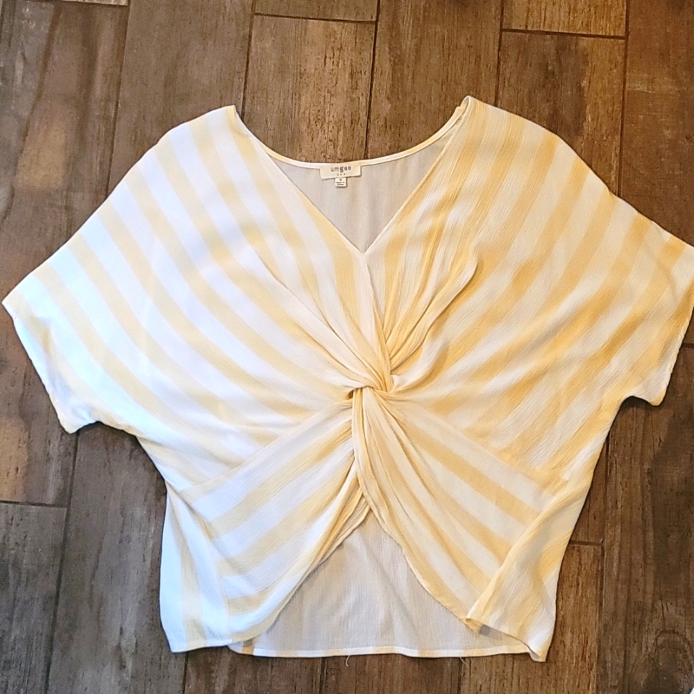 Umgee lightweight front‎ knot fluttersleeve blouse